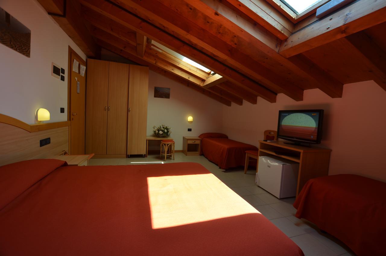 Hotel Tivoli Lignano Sabbiadoro Buitenkant foto