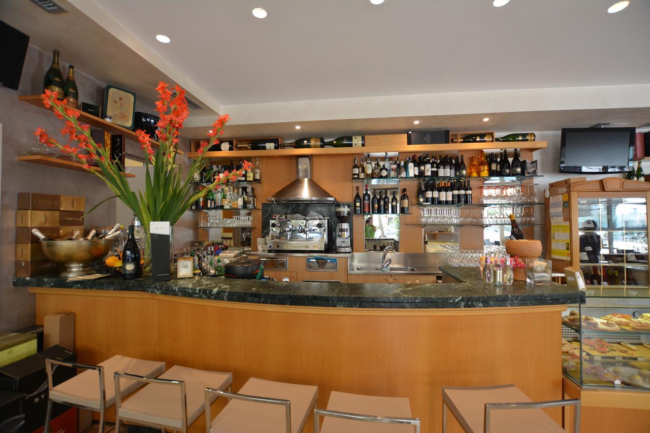 Hotel Tivoli Lignano Sabbiadoro Buitenkant foto